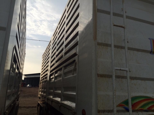 22 ล้อ แม่-ลูก 380 แรง ปี 2554 ยางสวย ไมล์แค่ 1.5 แสน รถมี 3 ชุดเลือกได้