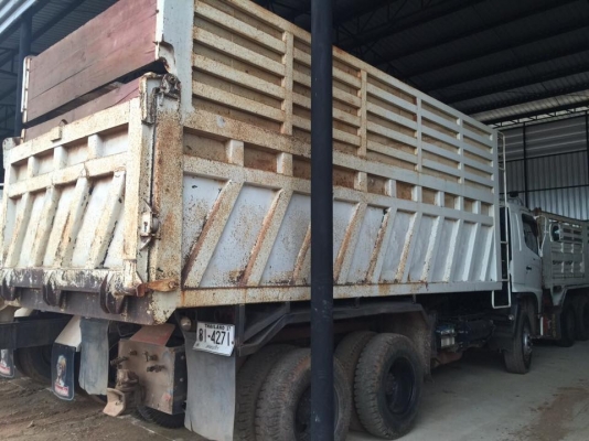 22 ล้อ แม่-ลูก 380 แรง ปี 2554 ยางสวย ไมล์แค่ 1.5 แสน รถมี 3 ชุดเลือกได้