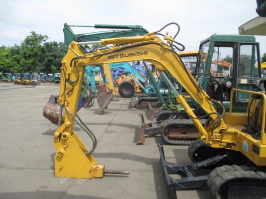 ขายรถขุดแบคโฮ MITSUBISHI ME025 รถเก่าญี่ปุ่ มีเอกสารอินวอยครบ รถสภาพสวยพร้อมใช้งาน เครื่องแน่น ปั๊มดี เอวแน่น รถพร้อมหัวเบรคเกอร์กระแทกแรง