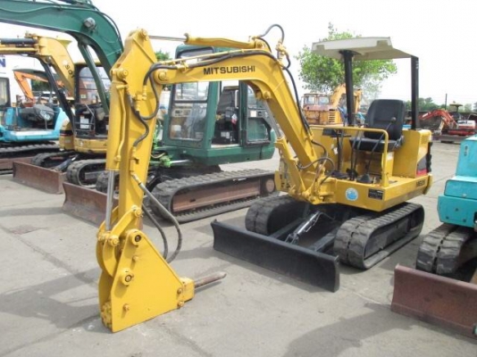ขายรถขุดแบคโฮ MITSUBISHI ME025 รถเก่าญี่ปุ่ มีเอกสารอินวอยครบ รถสภาพสวยพร้อมใช้งาน เครื่องแน่น ปั๊มดี เอวแน่น รถพร้อมหัวเบรคเกอร์กระแทกแรง