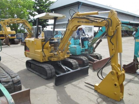 ขายรถขุดแบคโฮ MITSUBISHI ME025 รถเก่าญี่ปุ่ มีเอกสารอินวอยครบ รถสภาพสวยพร้อมใช้งาน เครื่องแน่น ปั๊มดี เอวแน่น รถพร้อมหัวเบรคเกอร์กระแทกแรง