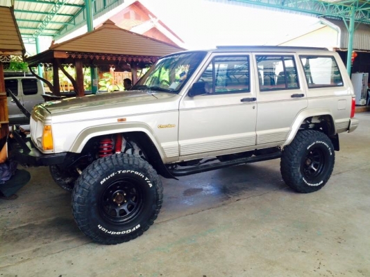 JEEP คานแข็งยกสูง สภาพป้ายแดง JEEP คานแข็งยกสูง สภาพป้ายแดง