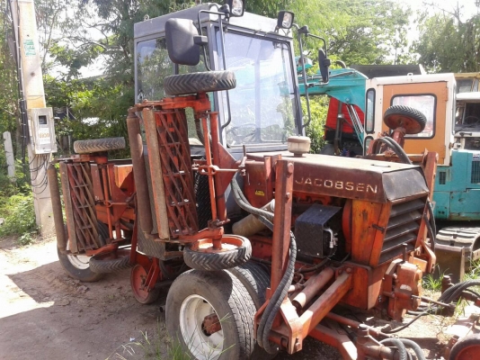 รถตัดหญ้า 7 ชุดใบตัดเครื่อง 4 สูบ มีแอร์ในเก๋ง นำเข้าจากนอก