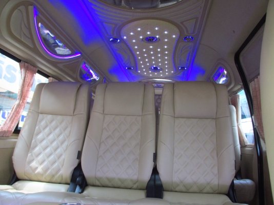 รถตู็มือสอง เกียร์ออโต้ ติดLPG แต่เต้มๆ แสง สี เสียง ทีวีTV24&quot; สไลดไฟฟ้า