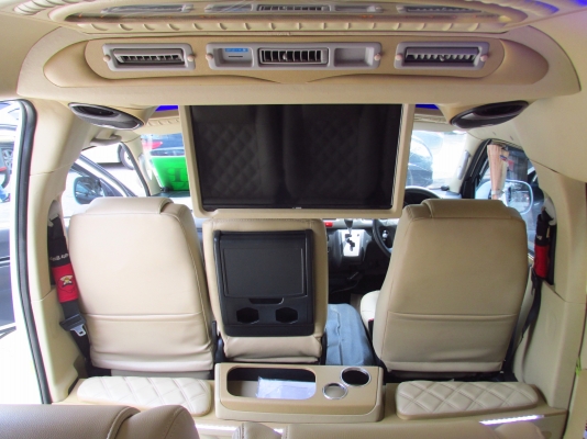 รถตู็มือสอง เกียร์ออโต้ ติดLPG แต่เต้มๆ แสง สี เสียง ทีวีTV24&quot; สไลดไฟฟ้า