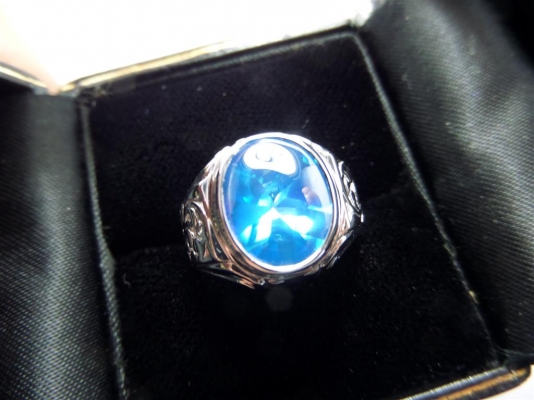 แหวนเงินแท้925พลอยสีฟ้าหน้าหลังเบี้ยก้นเจียรเหลี่ยม