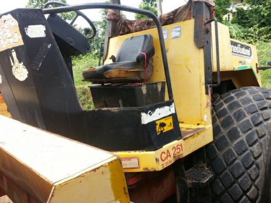ขายรถบด DYNAPAC CA251D 2 เพลา 2 เปลือก เอกสารเล่มทะเบียน ราคา 1000000