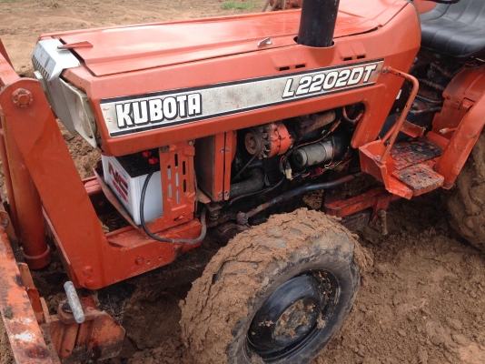 ขายรถไถKUBOTA L2002DT (ราคา 75,000 บาท)มีภาพวีดีโอ เครื่องดี สภาพพร้อมใช้งาน ยางสภาพ80\% พร้อมอูปกรณ