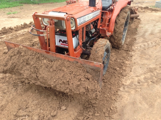 ขายรถไถKUBOTA L2002DT (ราคา 75,000 บาท)มีภาพวีดีโอ เครื่องดี สภาพพร้อมใช้งาน ยางสภาพ80\% พร้อมอูปกรณ