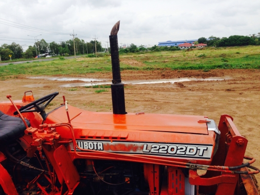 ขายรถไถKUBOTA L2002DT (ราคา 75,000 บาท)มีภาพวีดีโอ เครื่องดี สภาพพร้อมใช้งาน ยางสภาพ80\% พร้อมอูปกรณ