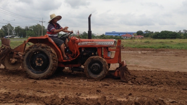ขายรถไถKUBOTA L2002DT (ราคา 75,000 บาท)มีภาพวีดีโอ เครื่องดี สภาพพร้อมใช้งาน ยางสภาพ80\% พร้อมอูปกรณ