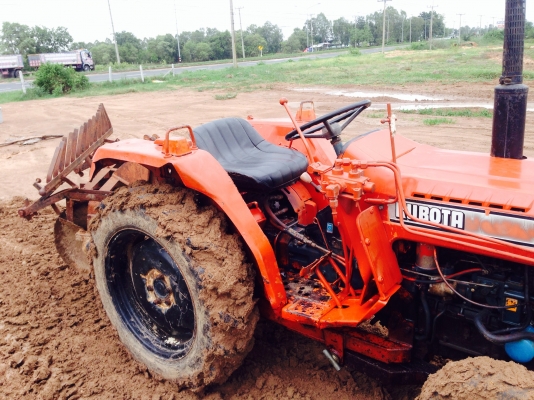 ขายรถไถKUBOTA L2002DT (ราคา 75,000 บาท)มีภาพวีดีโอ เครื่องดี สภาพพร้อมใช้งาน ยางสภาพ80\% พร้อมอูปกรณ
