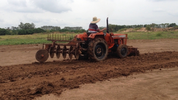 ขายรถไถKUBOTA L2002DT (ราคา 75,000 บาท)มีภาพวีดีโอ เครื่องดี สภาพพร้อมใช้งาน ยางสภาพ80\% พร้อมอูปกรณ