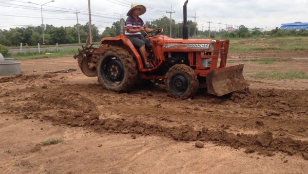 ขายรถไถKUBOTA L2002DT (ราคา 75,000 บาท)มีภาพวีดีโอ เครื่องดี สภาพพร้อมใช้งาน ยางสภาพ80\% พร้อมอูปกรณ