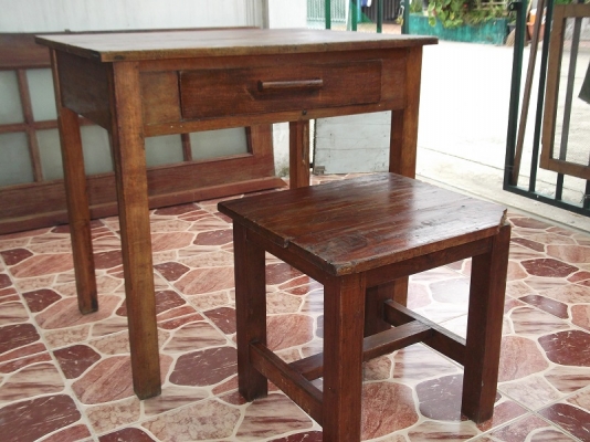 ขายชุดโต๊ะเก้าอี้นักเรียนไม้สัก