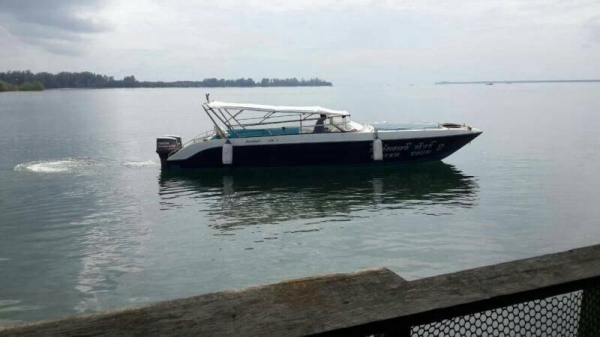 ขายด่วน เรือเร็ว 36 ฟุต พร้อมเครื่อง ยามาฮ่า 200 แรง