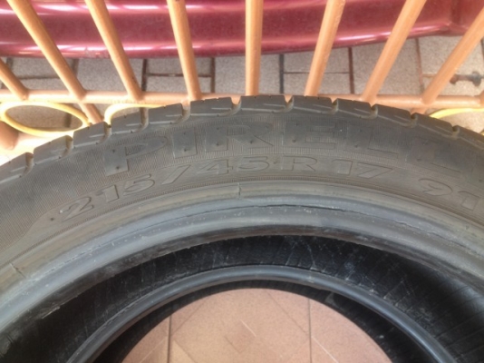 ยางขอบ17 PIRELLI 215 45 17 ปี10สภาพตามรูปคู่ละ