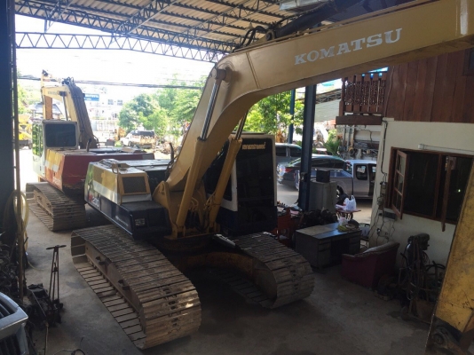 ขายรถแมคโค KOMATSU PC200-5 ไฟฟ้าครบ มีเล่มทะเบียน สภาพสวย พร้อมใช้งาน