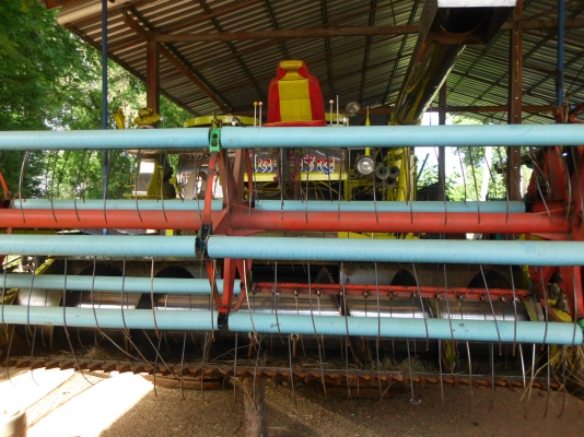 ขายรถเกี่ยวข้าว ไทยเจริญ อุ้ม 2.5 ตัน เครื่องฮีโน่ 195เทอร์โบตัวเดิน 10 ปั้มไดกิ้น 22