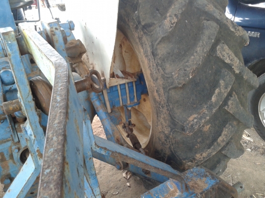 ขายฟอร์ด6600 T5 พร้อมดันหน้าหางไถ รถใช้งานทุกวัน เอกสารพร้อมโอน