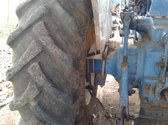 ขายฟอร์ด6600 T5 พร้อมดันหน้าหางไถ รถใช้งานทุกวัน เอกสารพร้อมโอน