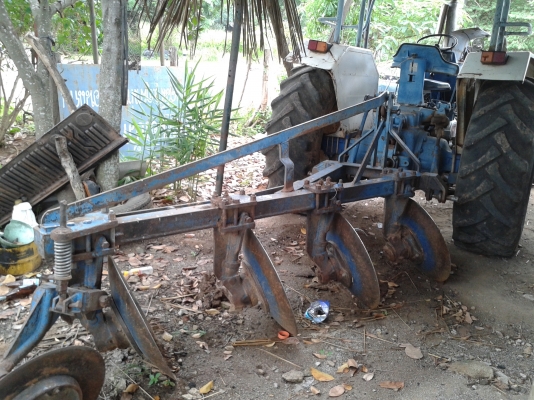 ขายฟอร์ด6600 T5 พร้อมดันหน้าหางไถ รถใช้งานทุกวัน เอกสารพร้อมโอน