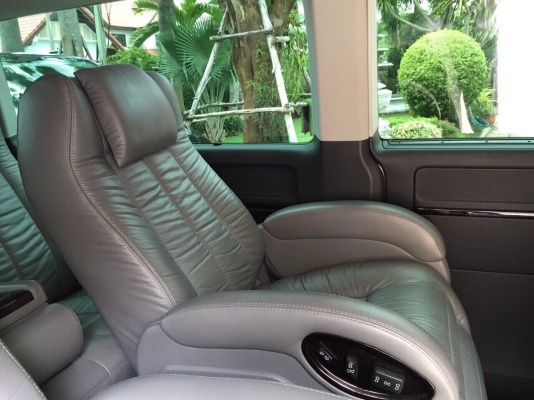 รถตู้โฟร์ค รถ2ปี ออกศูนย์แท้ เหลือประกันซ่อมฟรีที่ศูนย์ แต่ง vip กระจกกันสองชั้นระหว่างคนขับกันเสียง เครื่องเสียงแต่งที่ mirage มีทีวี พร้อม ดาวเทียม 2.1ล้าน