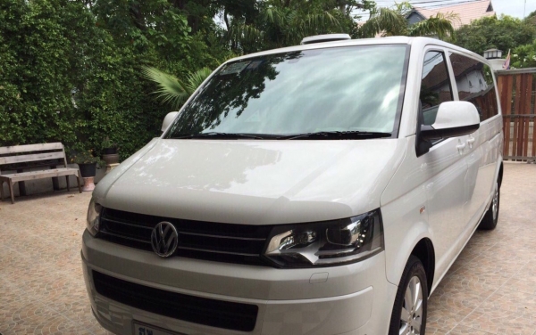 รถตู้โฟร์ค รถ2ปี ออกศูนย์แท้ เหลือประกันซ่อมฟรีที่ศูนย์ แต่ง vip กระจกกันสองชั้นระหว่างคนขับกันเสียง เครื่องเสียงแต่งที่ mirage มีทีวี พร้อม ดาวเทียม 2.1ล้าน