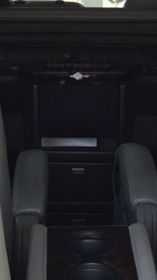 รถตู้โฟร์ค รถ2ปี ออกศูนย์แท้ เหลือประกันซ่อมฟรีที่ศูนย์ แต่ง vip กระจกกันสองชั้นระหว่างคนขับกันเสียง เครื่องเสียงแต่งที่ mirage มีทีวี พร้อม ดาวเทียม 2.1ล้าน