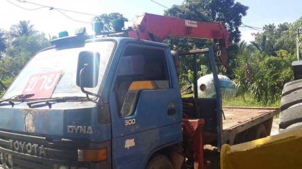 (รถบ้านฝากขายที่เต็นล์)รถ 6 ล้อติดเครน TOYOTA BU87เกียร์สั้น 120แรง ติดเครน 3 ตัน 4 ปลอก 3 ชัก