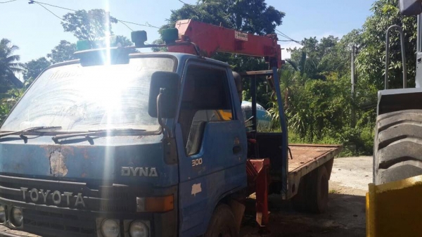 (รถบ้านฝากขายที่เต็นล์)รถ 6 ล้อติดเครน TOYOTA BU87เกียร์สั้น 120แรง ติดเครน 3 ตัน 4 ปลอก 3 ชัก