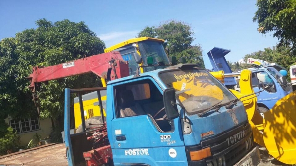 (รถบ้านฝากขายที่เต็นล์)รถ 6 ล้อติดเครน TOYOTA BU87เกียร์สั้น 120แรง ติดเครน 3 ตัน 4 ปลอก 3 ชัก