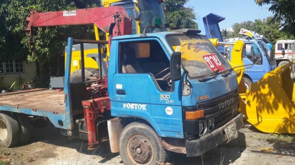 (รถบ้านฝากขายที่เต็นล์)รถ 6 ล้อติดเครน TOYOTA BU87เกียร์สั้น 120แรง ติดเครน 3 ตัน 4 ปลอก 3 ชัก