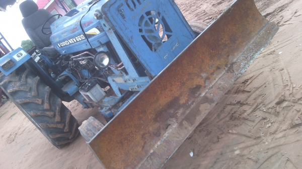 ขายรถไถฟอร์ด6600เสื้อลายใหญ่รถสวยพร้อมใช้ลุยงานหนักๆได้เลยครับเอกสารพร้อมโอนราคา370000