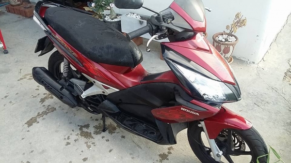 ขาย Honda air blade เครื่องเดิมสนิท เฟืองท้ายไม่มีหอน ท่อไม่มีควันแน่นอน ชุดสีเดิมสนิท วิ่งน้อย รถบ้าน ทะเบียนไม่ขาดต่อ ชุดโอนครับ รถอยุ่ สรงประภา ดอนเมือง กรุงเทพ เบอ 0891123302 line progress7109 ราคา 12500