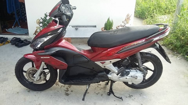 ขาย Honda air blade เครื่องเดิมสนิท เฟืองท้ายไม่มีหอน ท่อไม่มีควันแน่นอน ชุดสีเดิมสนิท วิ่งน้อย รถบ้าน ทะเบียนไม่ขาดต่อ ชุดโอนครับ รถอยุ่ สรงประภา ดอนเมือง กรุงเทพ เบอ 0891123302 line progress7109 ราคา 12500