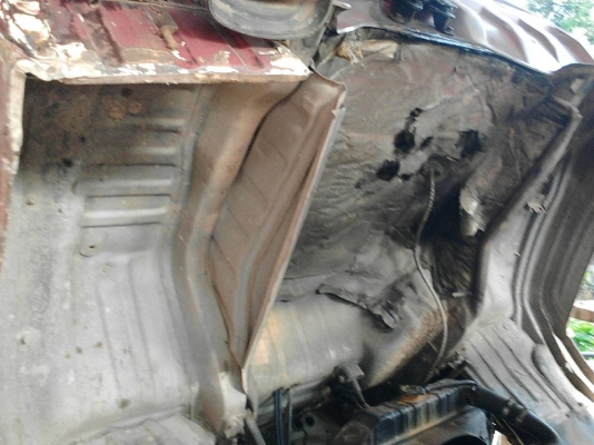 รถฮีโน่ 6 ล้อ ( รถยก. ) 145 แรงม้า. ปี 44.     สนใจติดต่อ  081 - 6079515