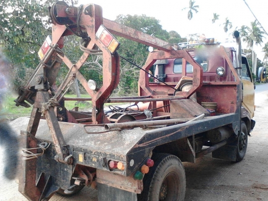 รถฮีโน่ 6 ล้อ ( รถยก. ) 145 แรงม้า. ปี 44.     สนใจติดต่อ  081 - 6079515