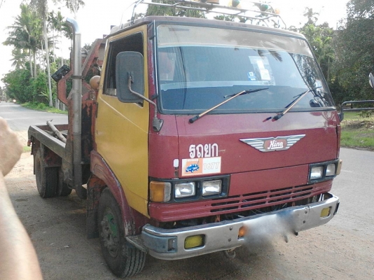 รถฮีโน่ 6 ล้อ ( รถยก. ) 145 แรงม้า. ปี 44.     สนใจติดต่อ  081 - 6079515