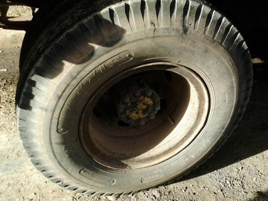 รถฮีโน่ 6 ล้อ ( รถยก. ) 145 แรงม้า. ปี 44.     สนใจติดต่อ  081 - 6079515