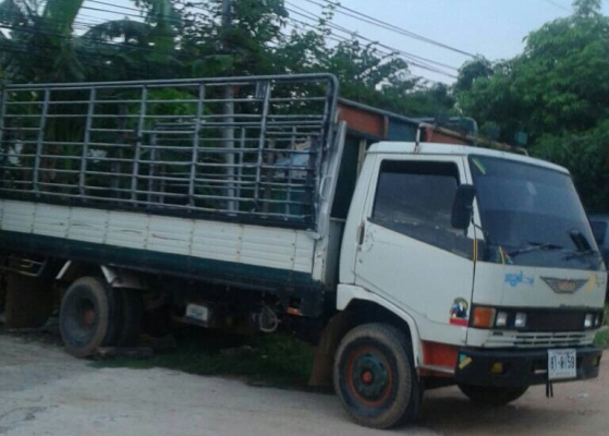 หกล้อ ฮีโน้ FB 117แรง เครืองดี เกียร์เดิมๆ ยาว5ม ยางใหม่6เส้น สภาพพร้อมใช้งาน เล่มทะเบียนพร้อมโอน