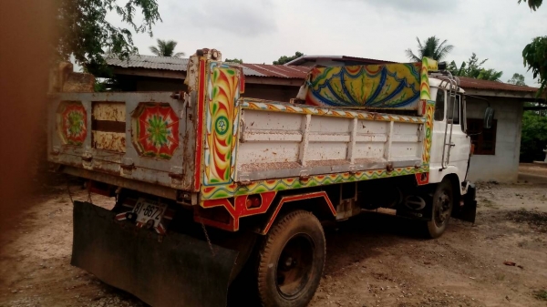 ขายด่วนรถ6ล้อดั้ม HINOKL300เครือง 130แรงยาง900ขอบ20