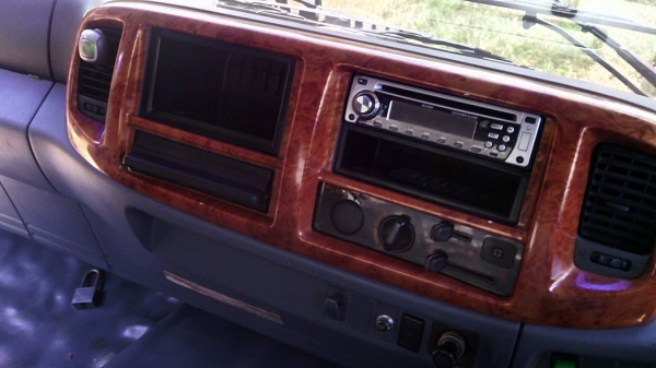 ขายด่วนรถ 6ล้อตู้10บานHINOMAGAเครือง220แรงยาว7,20เมตร