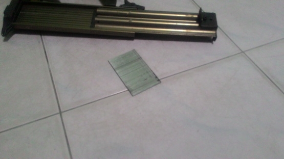 ปืนยิงตะปู KING F50 เป็นปืนขาเดี่ยว สภาพดีพร้อมใช้งานครับ