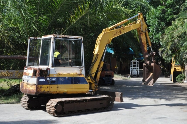 ขายแบคโฮ KOMATSU PC40-6 หัวเก๋งครบๆ สวยเดิมจากญี่ปุ่น ทำงานสมบูรณ์ทุกระบบ รับรองไม่ผิดหวัง 360,000 เท่านั้น!!