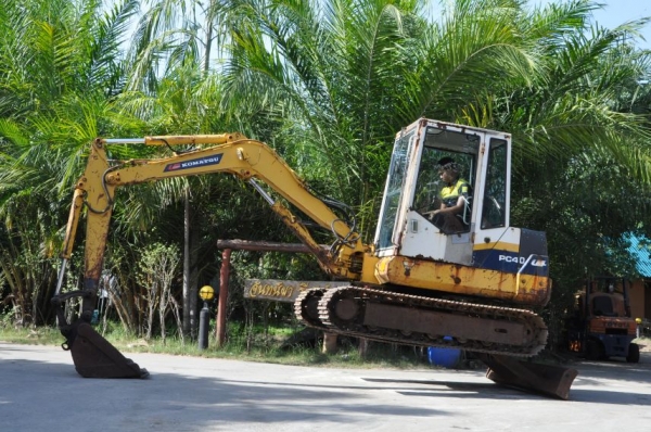 ขายแบคโฮ KOMATSU PC40-6 หัวเก๋งครบๆ สวยเดิมจากญี่ปุ่น ทำงานสมบูรณ์ทุกระบบ รับรองไม่ผิดหวัง 360,000 เท่านั้น!!