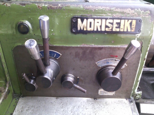 เครื่องกลึง ญี่ปุ่น MORISEIKI ขนาด 5 ฟุต เกียร์บล็อค 4 เพลาเด้งตัด พร้อมมีเบรค กลึงเกลียวไม่ต้องเปลี่ยนเฟือง หัวจับ 8 นิ้ว เครื่องจักรพร้อมใช้ เครื่องกลึง ญี่ปุ่น MORISEIKI ขนาด 5 ฟุต เกียร์บล็อค 4 เพลาเด้งตัด พร้อมมีเบรค กลึงเกลียวไม่ต้องเปลี่ยนเฟือง หัวจับ 8 นิ้ว เครื่องจักรพร้อมใช้