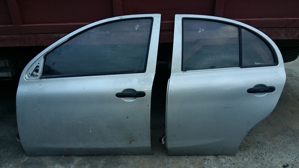 ขายประตูนิสสัน มาส กระจกมือหมุน 4บาน