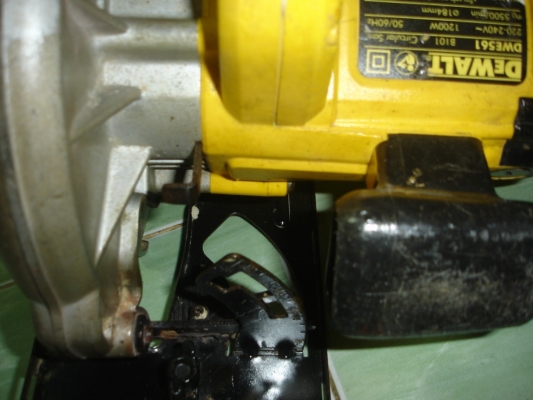 ขายเลื่อยวงเดือนไฟฟ้า ขนาด7 นิ้ว dewalt รุ่น dwe561