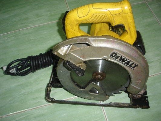 ขายเลื่อยวงเดือนไฟฟ้า ขนาด7 นิ้ว dewalt รุ่น dwe561
